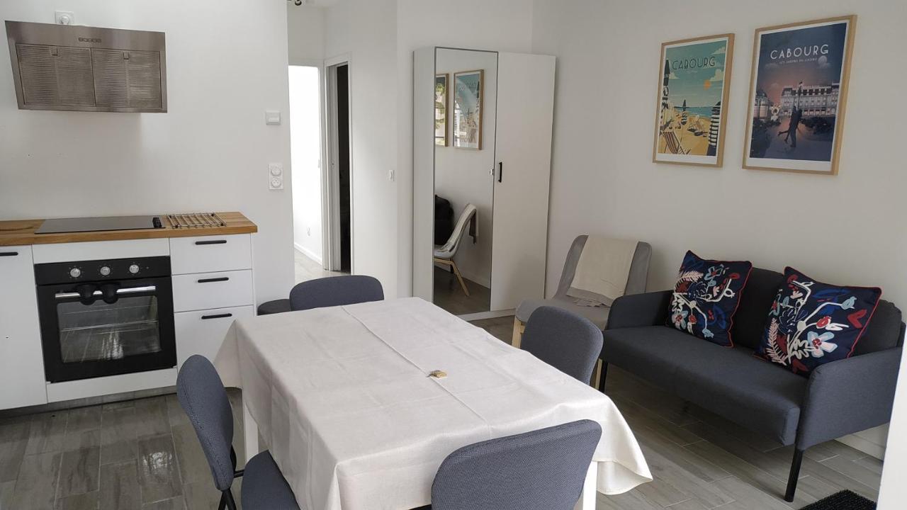 Charmant Et Lumineux Logement, Au Coeur De Cabourg Exteriör bild